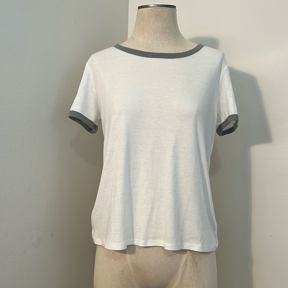 Selling a white tee from American Eagle